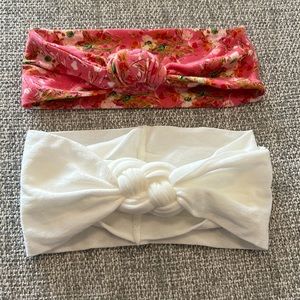 Baby knotted headbands. White and floral. Set of 2